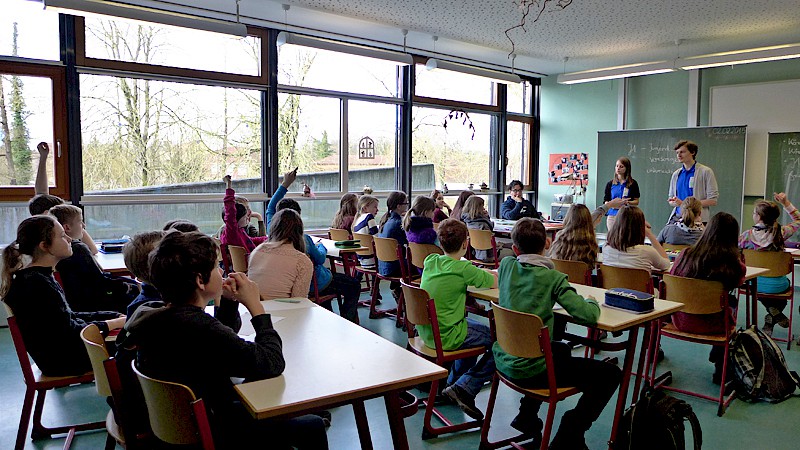 Die Initiative zur Förderung der Jugendgesundheit stellte den 6. Klassen die Vorsorgeuntersuchung J1 vor...